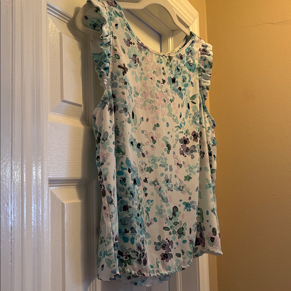 Gently used, LAUREN CONRAD Floral Top 💚🩵 - Picture 8 of 9